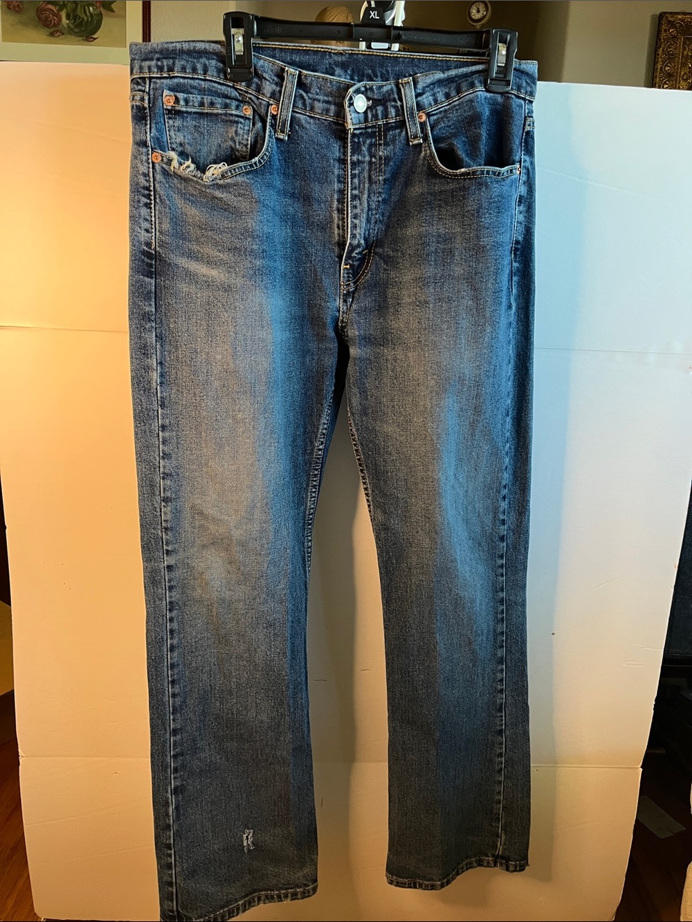 Levi’s 527 men’s jeans 34x32 distressed pocket and lower right leg